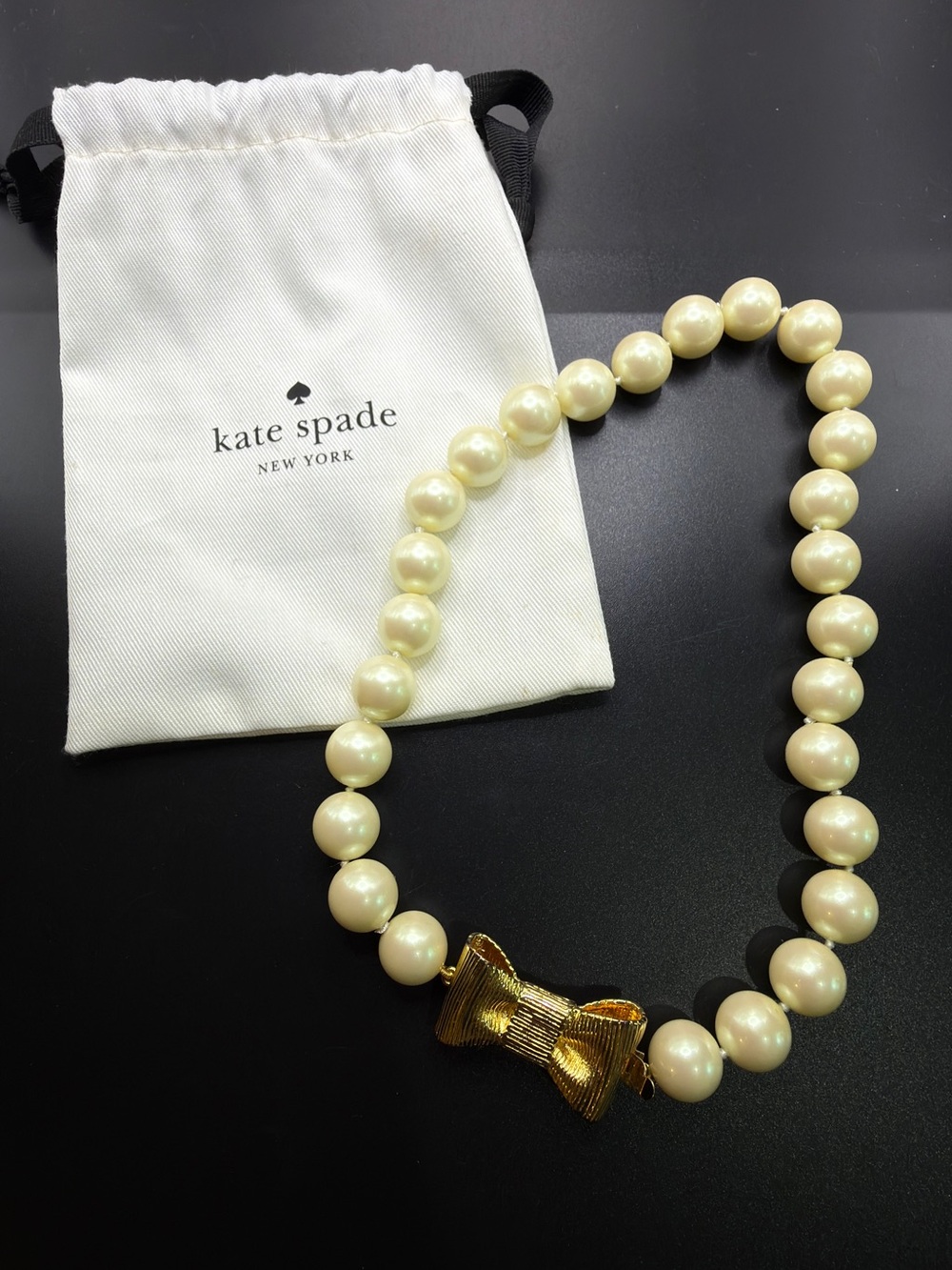 KATE SPADE ALL WRAPPED UP GLASS PEARL GOLD TONE RIBBON BOW NECKLACE - Picture 12 of 12